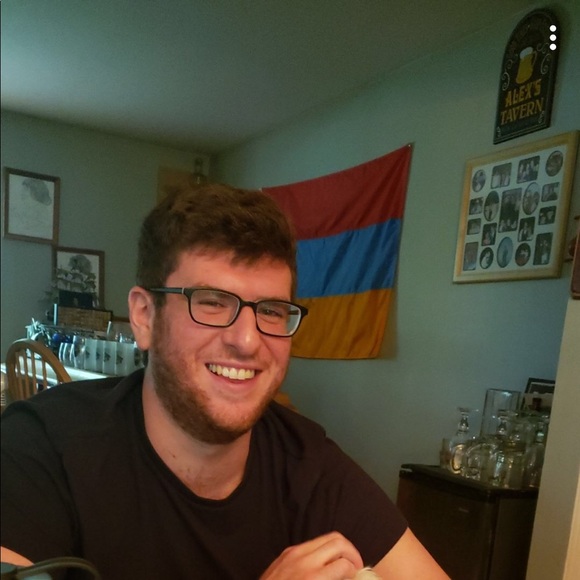 Armen Hussian - Poshmark Profile Picture of Armen Hussian (@rmenhush) on Poshmark