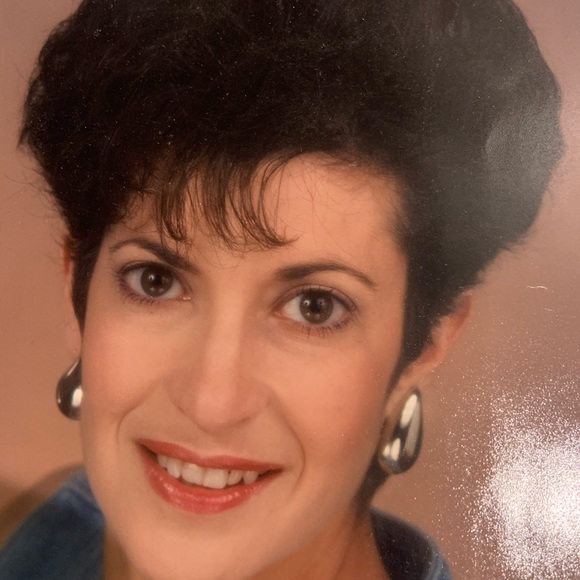 Profile Picture of Donna Clementoni (@iggyauthor) on Poshmark