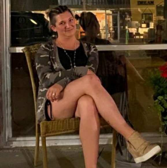 Profile Picture of Shauna Roberts (@smroberts718) on Poshmark