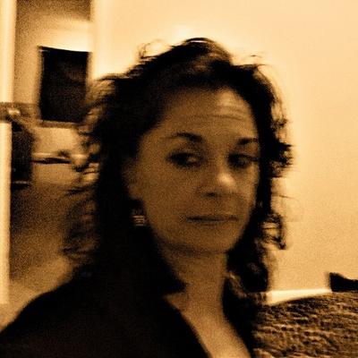 Profile Picture of Laura Heaton (@laheaton1972) on Twitter