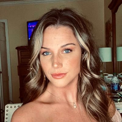 Profile Picture of Whitney Clark (@ClarkWhitneyy) on Twitter