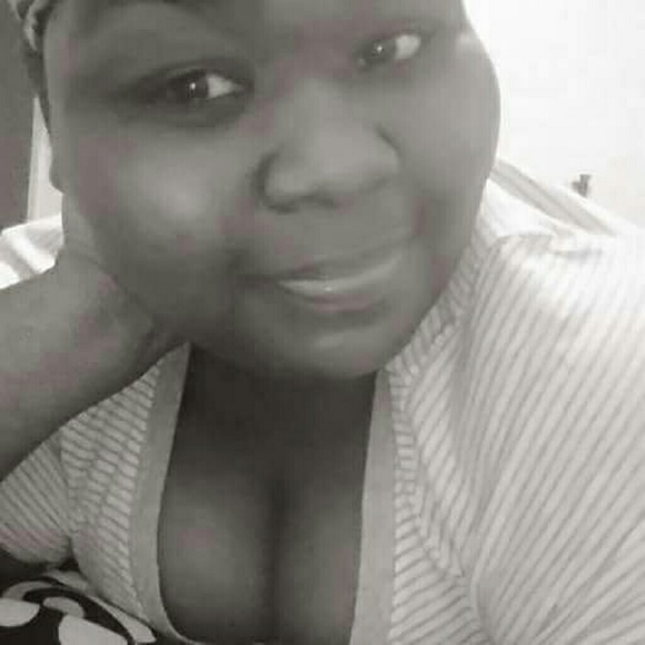 Profile Picture of Angela Alexander (@angeleyes221) on Poshmark