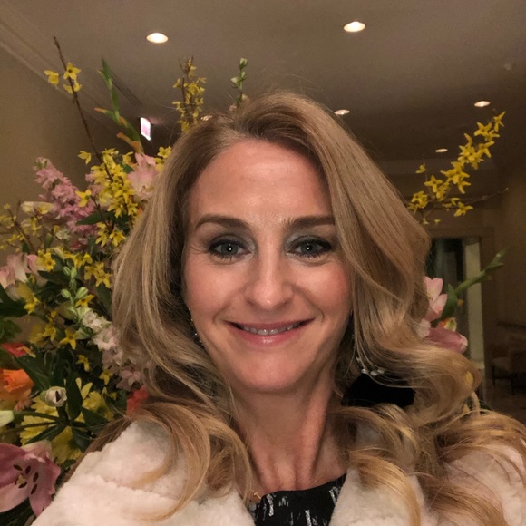 Profile Picture of Eleanor Mccurdy (@lewis_eleanor) on Poshmark