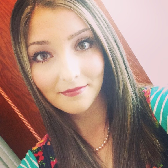 Profile Picture of Larae Stephens (@larae724) on Poshmark