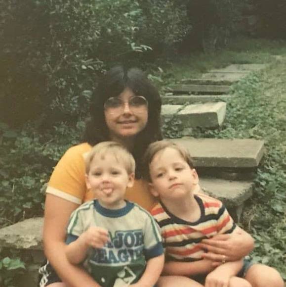 Profile Picture of Laura Arthrell (@lsainpa) on Poshmark