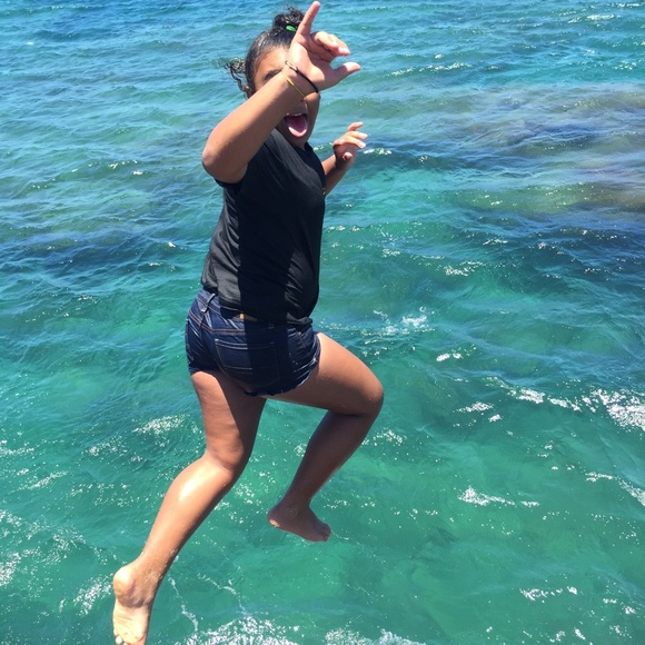 Kuulei Decosta - Poshmark Profile Picture of Kuulei Decosta (@kuuleidecosta) on Poshmark