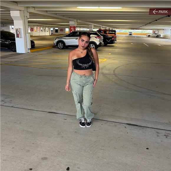 Profile Picture of Juliette Rodriguez (@xoxo_juliee) on Poshmark