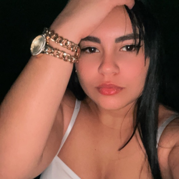 Lisbeth Peña - Poshmark Profile Picture of Lisbeth Peña (@lisbethpena2703) on Poshmark
