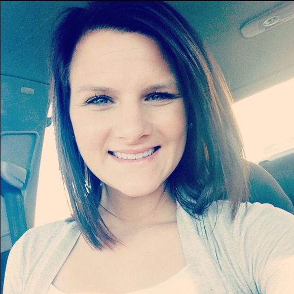 Profile Picture of Katelyn Currier (@katelyndc09) on Poshmark