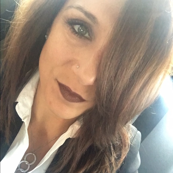 Profile Picture of Cammi Sinou (@cammisinou) on Poshmark