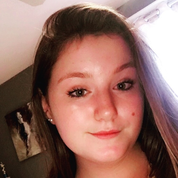 Profile Picture of Caroline Biegel (@caroline_biegel) on Poshmark