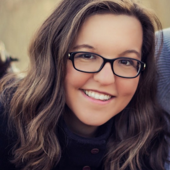 Profile Picture of Claire Thixton (@cszewczyk) on Poshmark