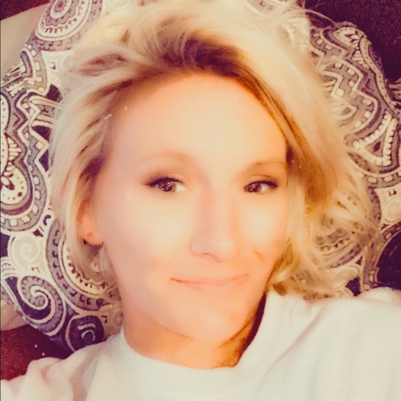 Profile Picture of Heather Cochrell (@txblondie0529) on Poshmark