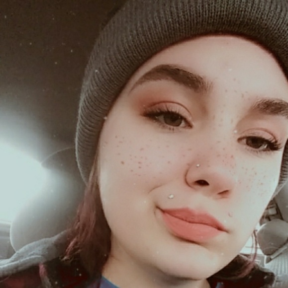 Profile Picture of Victoria Trickler (@naominishi) on Poshmark