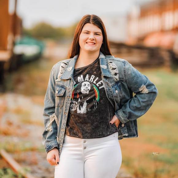 Profile Picture of Haley Daniels (@haleydaniels02) on Poshmark