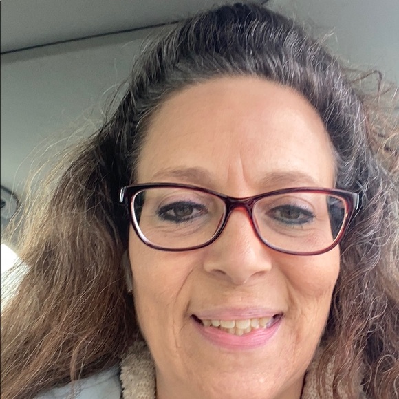 Profile Picture of Dana Keveryn (@danakeveryn1) on Poshmark