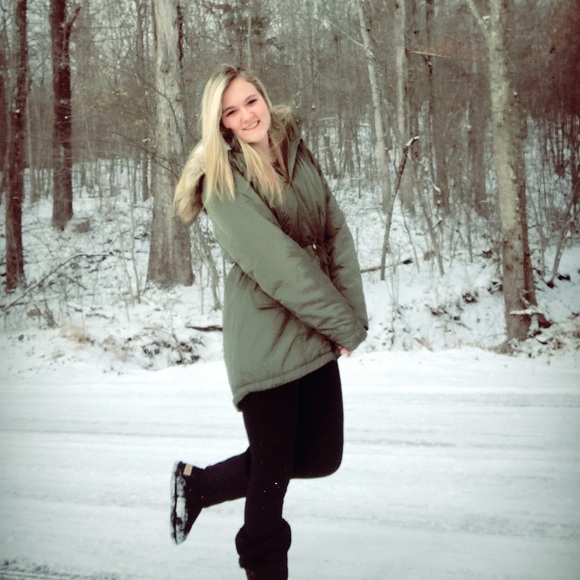 Profile Picture of Jjenna Meddock (@jennarose2020) on Poshmark