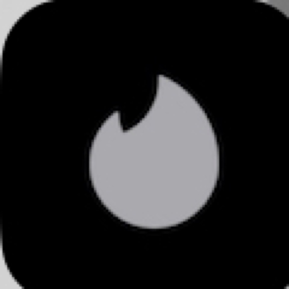 Profile Picture of Luna Alvarez (@theweek) on Poshmark