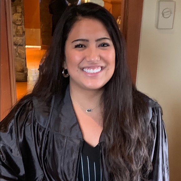 Profile Picture of Gabrielle Grubbs (@gabbygrubbs) on Poshmark