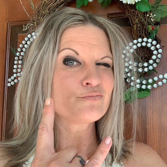 Profile Picture of Amy Coffee (@hotcafe13) on Poshmark