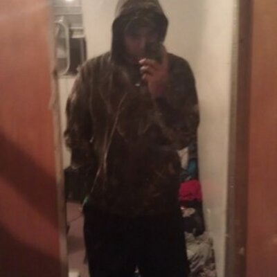 Profile Picture of Raymond Cerna (@ihaterichkids11) on Twitter