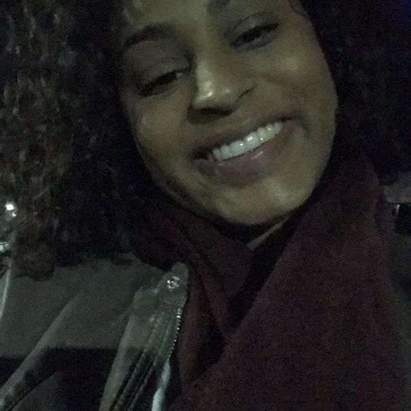 Profile Picture of Catherine Gonzalez (@csgonzalez05) on Poshmark