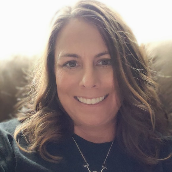 Profile Picture of Justine Swartz (@jusswartz) on Poshmark