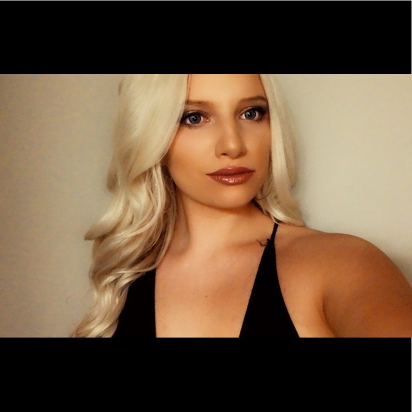 Profile Picture of Alexis Pernice (@alexispernice) on Poshmark