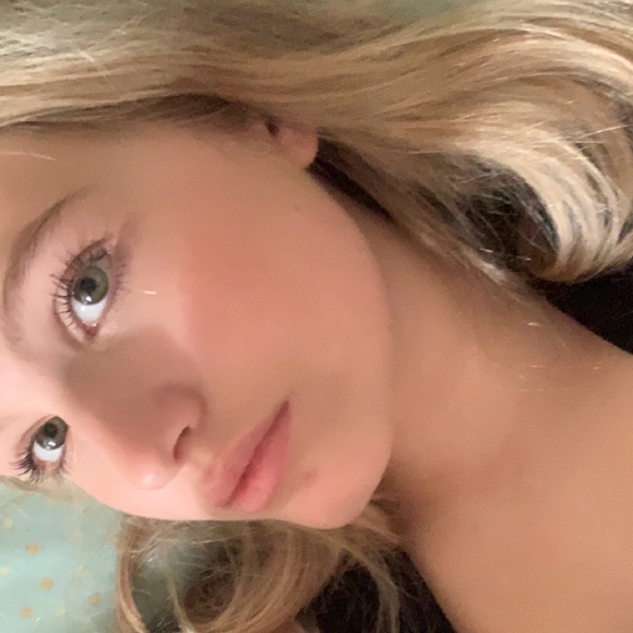 Profile Picture of Georgia Brogden (@georgiabrogden) on Poshmark