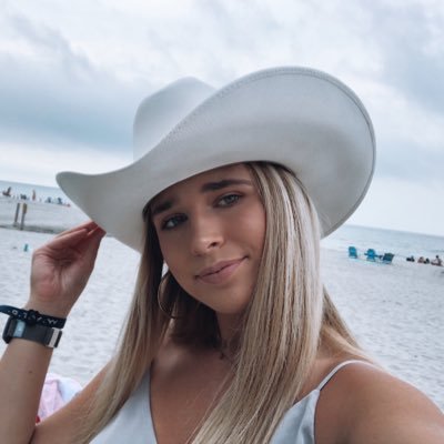 Profile Photo of Caroline Ray (@carollrayy) on Twitter