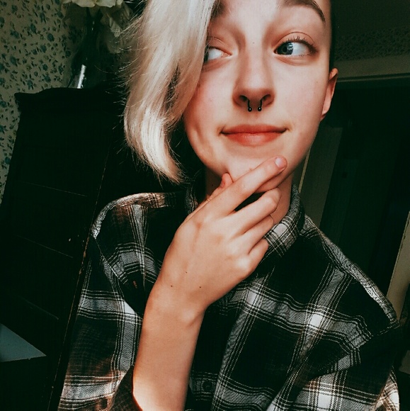 Profile Picture of Amber Silloway (@yopotatolo) on Poshmark