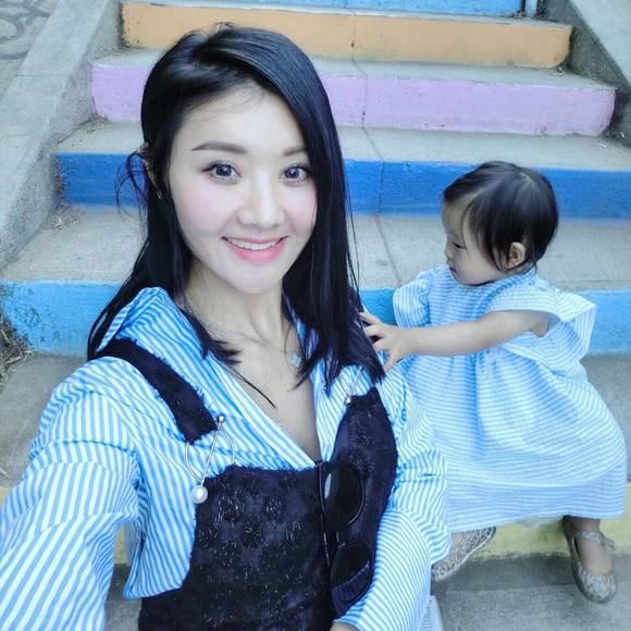 Profile Picture of Eva Gao (@evagao8686) on Poshmark