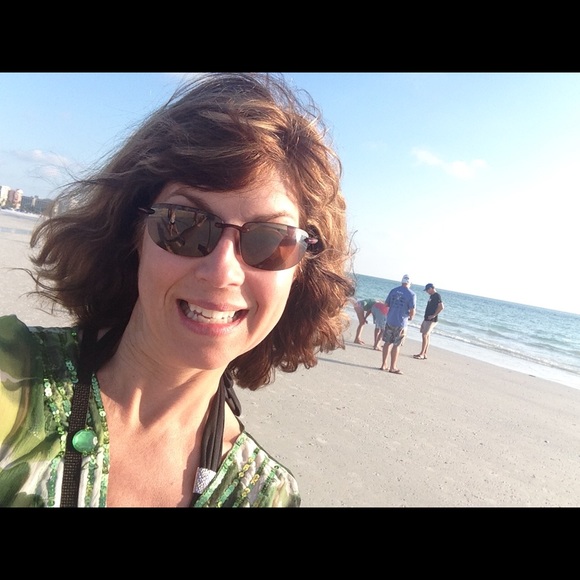 Profile Picture of Terry Kassof (@tkassof) on Poshmark