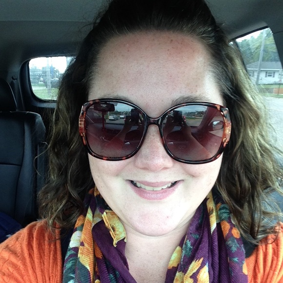 Weaver Ashley - Poshmark Profile Picture of Weaver Ashley (@ahartkemeyer) on Poshmark