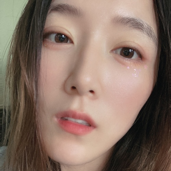 Profile Picture of Joanna Tang (@mengqin_hua) on Poshmark