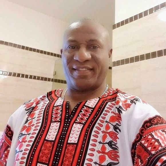 Lyonel Bordes - Poshmark Profile Picture of Lyonel Bordes (@lyonelbordes) on Poshmark