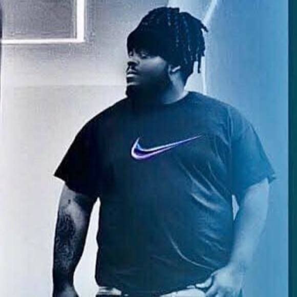 Profile Picture of Michael Jefferson (@troublemanedado) on Poshmark