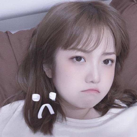 Profile Picture of Chun Chun (@chunovo) on Poshmark