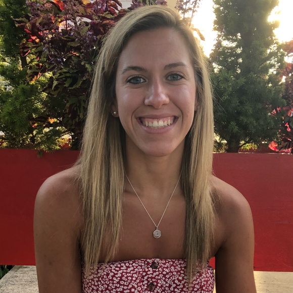 Profile Picture of Jenna Gentile (@jennaa_gentile) on Poshmark