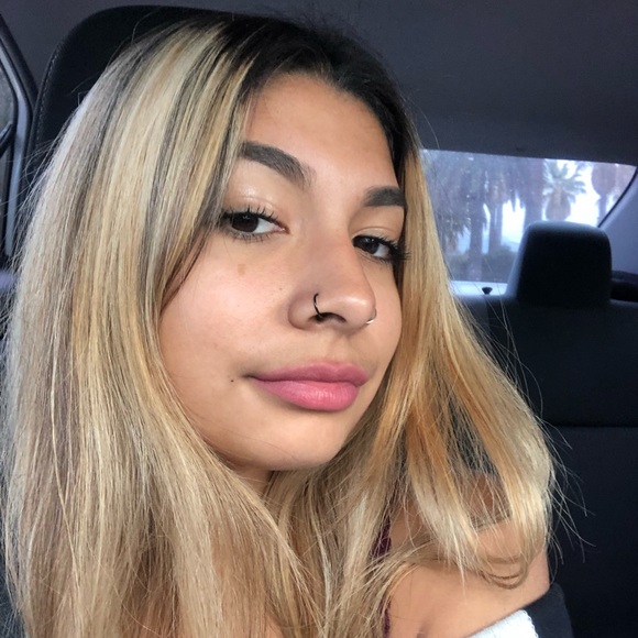 Profile Picture of Trinity Alvarez (@trinityalana) on Poshmark