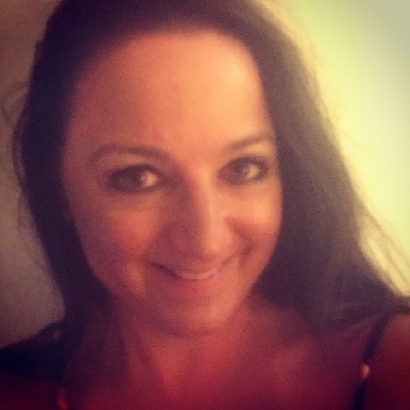 Profile Picture of Shannon Ables (@shanables) on Poshmark