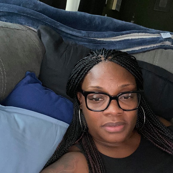 Profile Picture of Avonee Johnson (@avoneej) on Poshmark