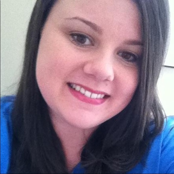 Jenny Burttram - Poshmark Profile Picture of Jenny Burttram (@jennyl1805) on Poshmark