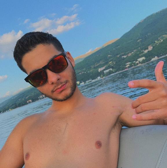 Profile Picture of Anthony Blazeski (@anthonyblazeski) on Poshmark