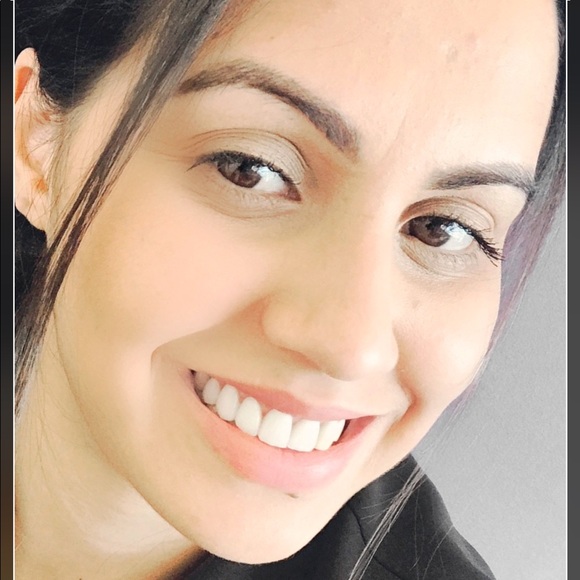 Profile Picture of Paula souzah ✨ (@p_souzah) on Poshmark