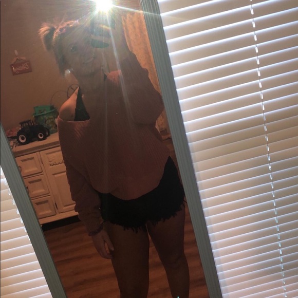 Profile Picture of Hailey Reeves (@haileyreeves00) on Poshmark