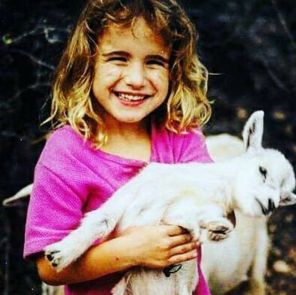 Profile Picture of Tessa Blong (@tessablong) on Poshmark