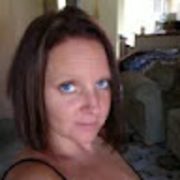 Profile Picture of Dannette Rayburn (@dmrayburn75) on Poshmark