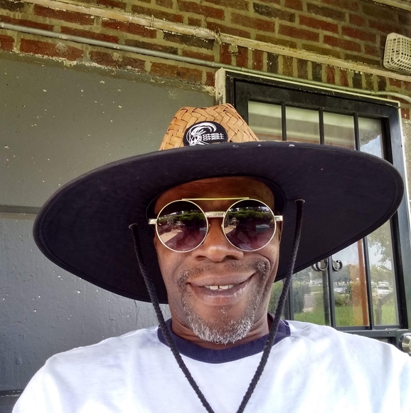 Profile Picture of Benjamin Wright (@benjaminwrig374) on Poshmark