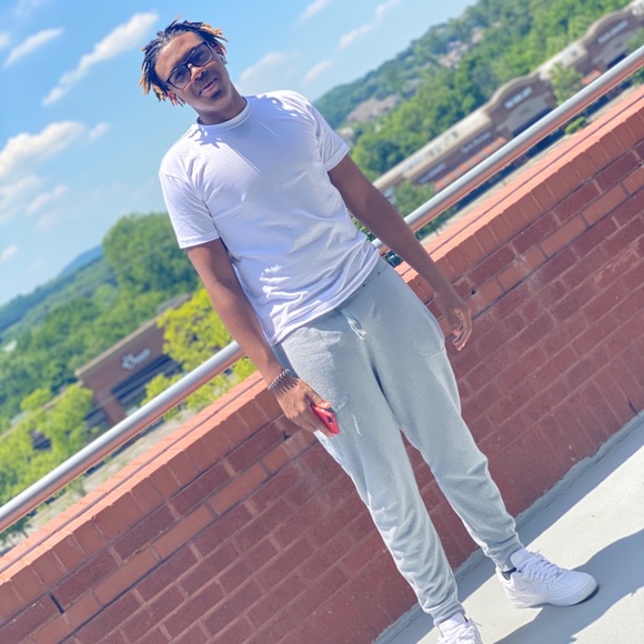 Profile Picture of Jerome Richardson (@jeromerichar534) on Poshmark